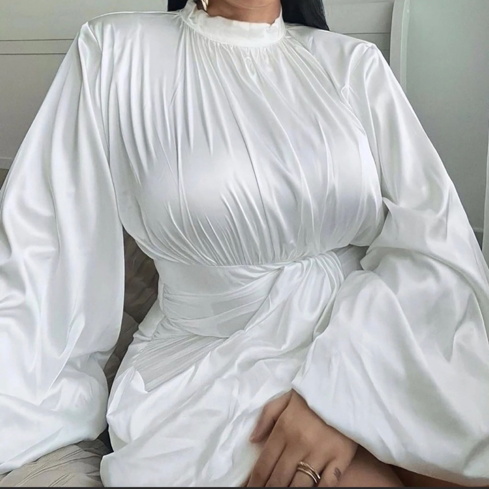 COPY Fashionnova Curve Satin Mini Dress
2X Ivory